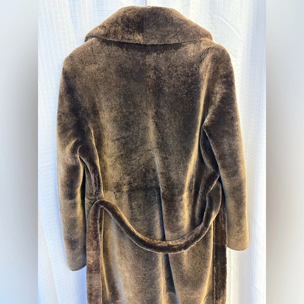 Yves Salomon shearling lamb coat Size38 or M. Olive color. Like new with tag. - Picture 4 of 12